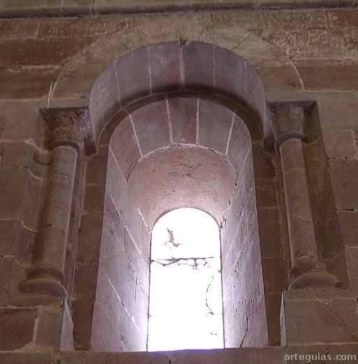 Ventanal de la capilla