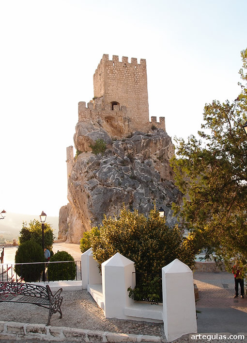 El castillo de Zuheros desde el este