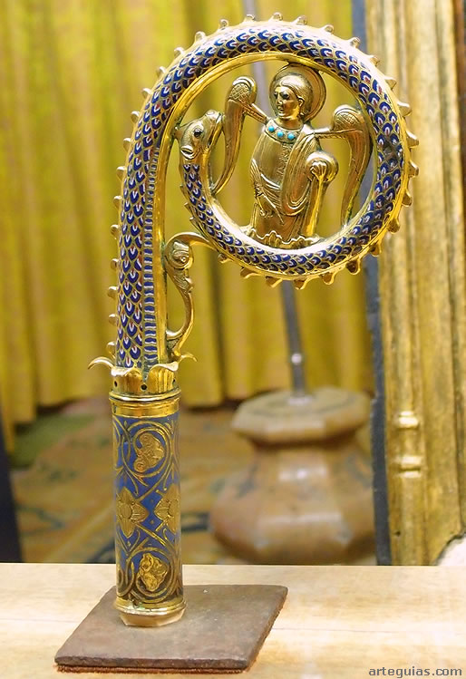 B&aacute;culo rom&aacute;nico de Limoges de San Juli&aacute;n, en el Museo Diocesano de la catedral conquense