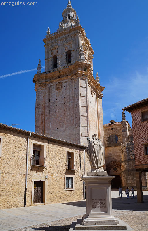 Campanario barroco de la catedral