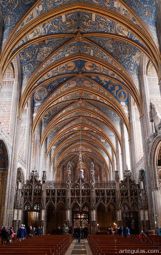 La nave lcanza una altura de una treintena de metros
