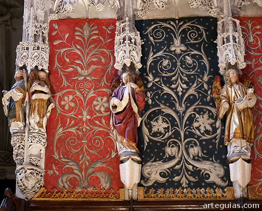 El color es el gran protagonista del interior de la catedral