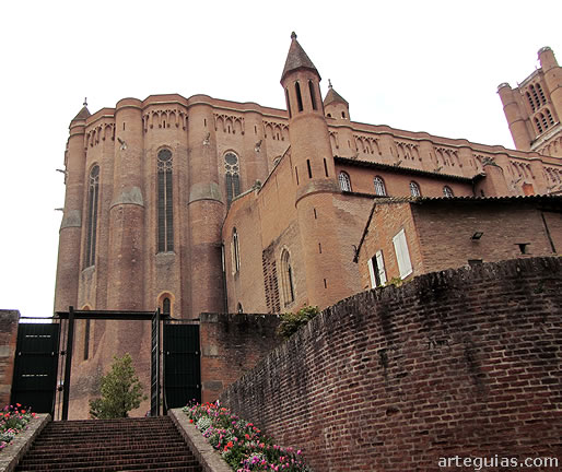 Gu&iacute;a de la Catedral de Albi, Francia: construcci&oacute;n de ladrillos