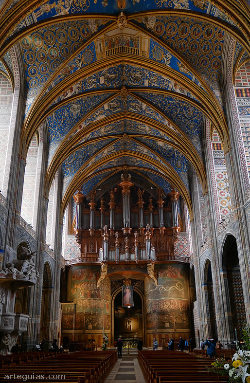 Interior de la catedral de Albi de una sola nave