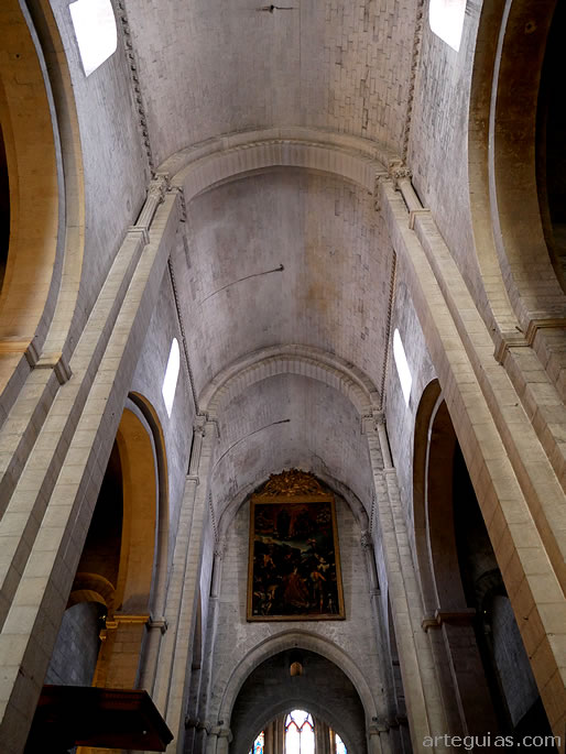 B&oacute;veda de medio ca&ntilde;&oacute;n de la nave central