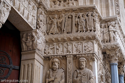 Catedral de San Tr&oacute;fimo de Arl&eacute;s: detalle de la portada