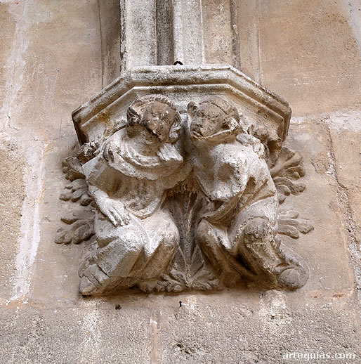 M&eacute;nsula g&oacute;tica del claustro catedralicio