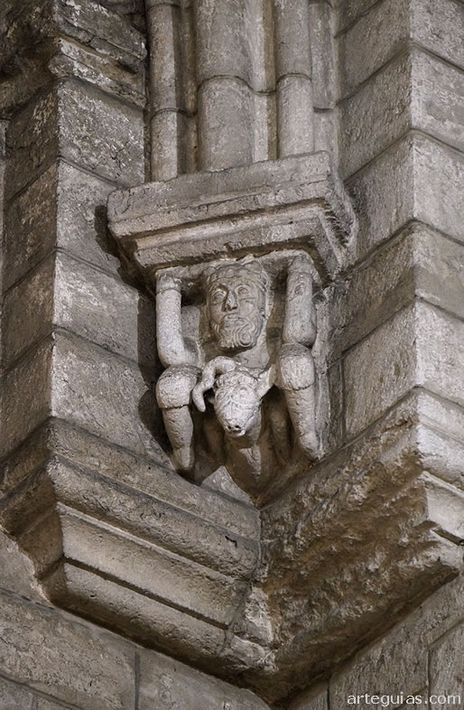 M&eacute;nsula de un arco crucero