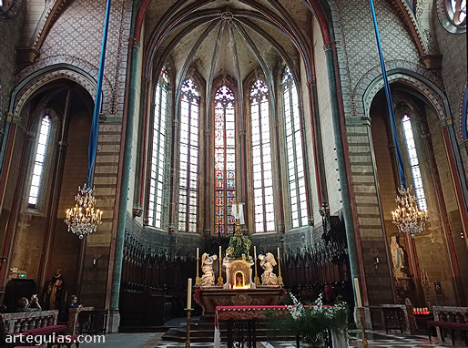 Interior de la cabecera