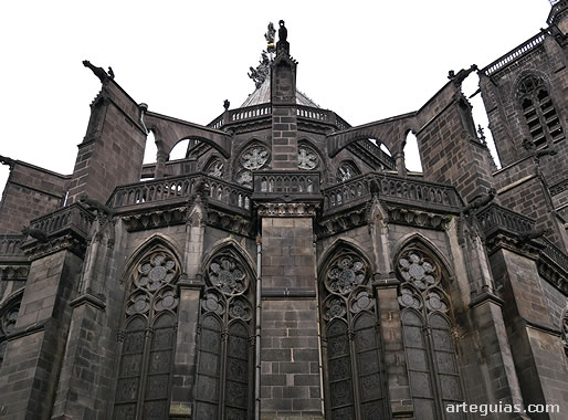 Cabecera con capillas radiales de la catedral de Clermont-Ferrand