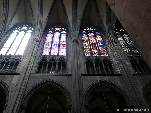 Alzado de la nave central de la catedral de Clermont-Ferrand