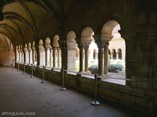 Claustro de la catedral de Elna