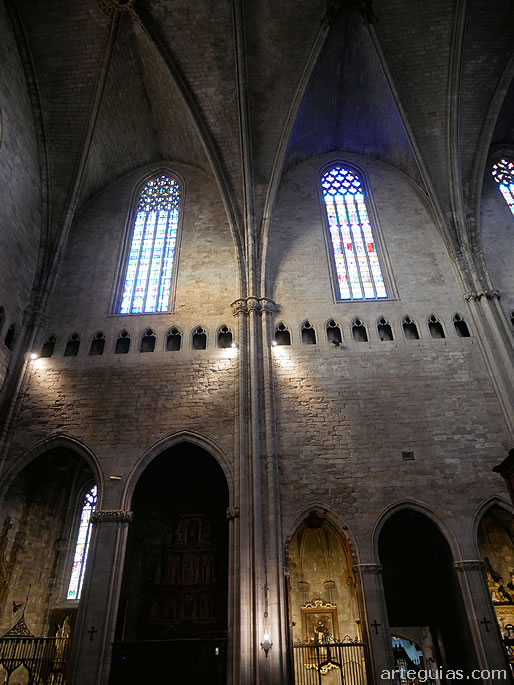 Alzado de la nave catedralicia con su triforio