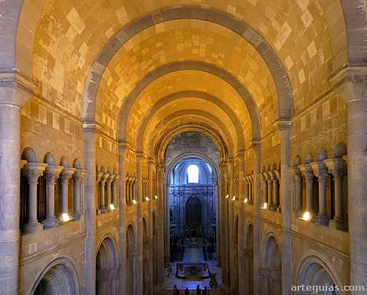 Nave central de la Catedral de Lisboa