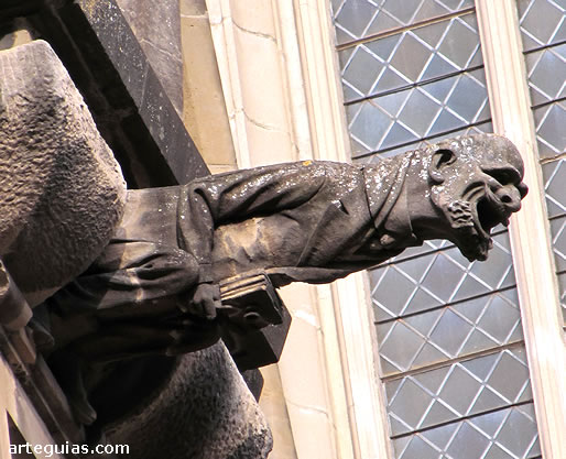 G&aacute;rgola caricaturesca