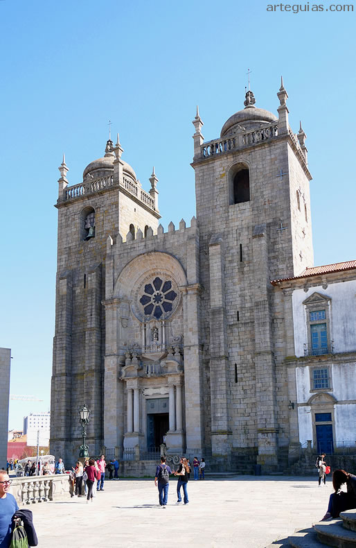 Fachada occidental (principal) de la Catedral de Oporto