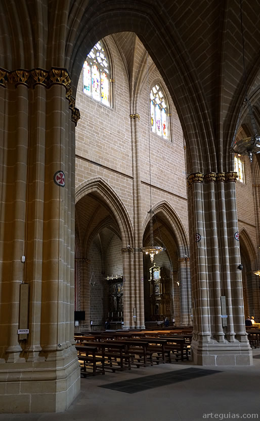Interior de la catedral de Pamplona