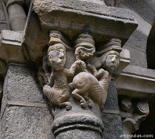 Capitel con dos centauros