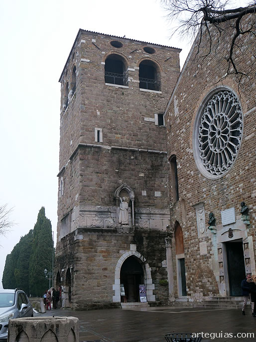 Campanario y fachada de la catedral
