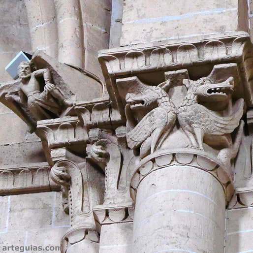 Capitel con dragones