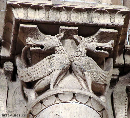 Pareja de dragones de largos hocicos