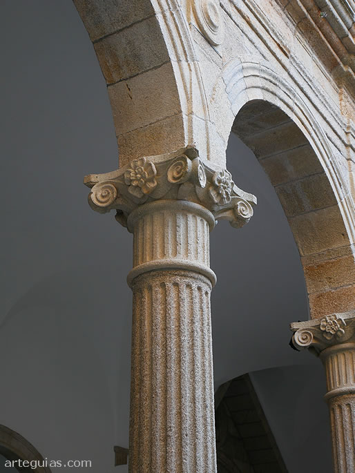 Columna del claustro