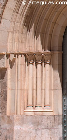 Detalle de la portada neorrom&aacute;nica de la Catedral de Albacete