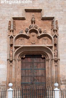 Portada occidental g&oacute;tica de la Catedral de Alcal&aacute; de Henares