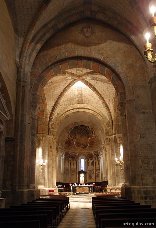 Interior de la Catedral de Saint Lizier (Francia) 
