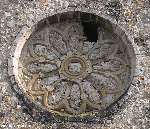 Roset&oacute;n cegado del muro de cierre del brazo norte del transepto