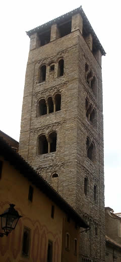 Campanario rom&aacute;nico lombardo de la catedral