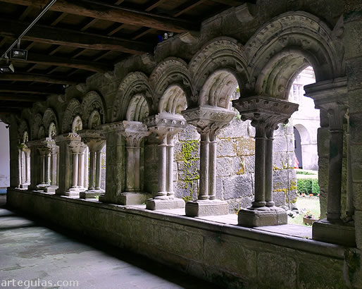 Colegiata de Sar: panda románica del claustro