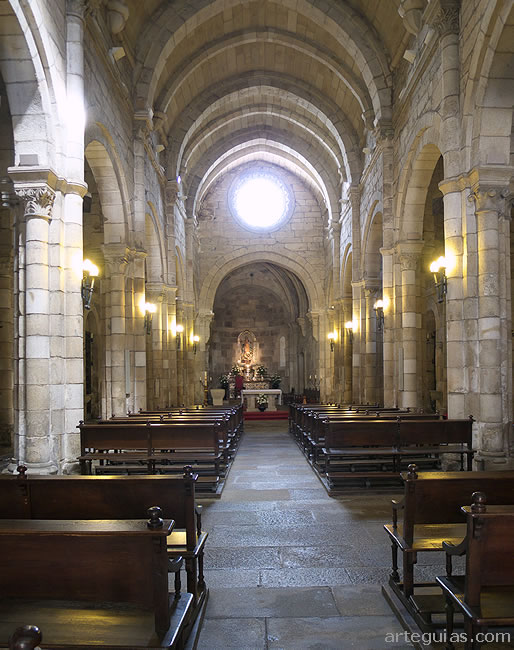 Colegiata de Santa Mar&iacute;a del Campo: interior de la nave central