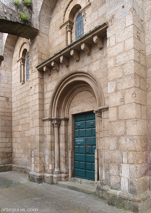 Puerta románica del muro septentrional