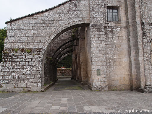 Arbotantes de contención del costado norte