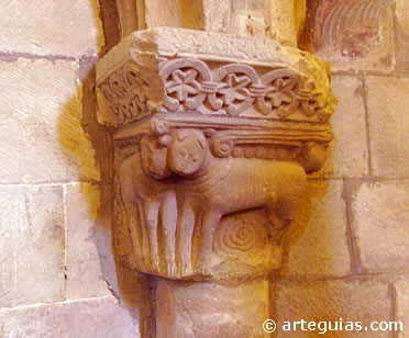 Capitel con leones. San Mart&iacute;n de Elines