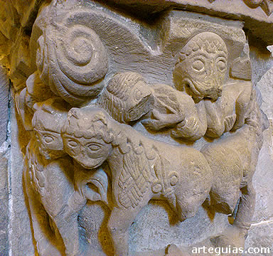 Capitel de la arquer&iacute;a interior