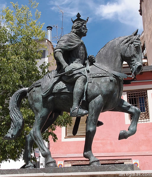 Estatua de Alfonso VIII de Castilla, reconquistador de Cuenca