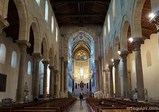 Interior de la catedral