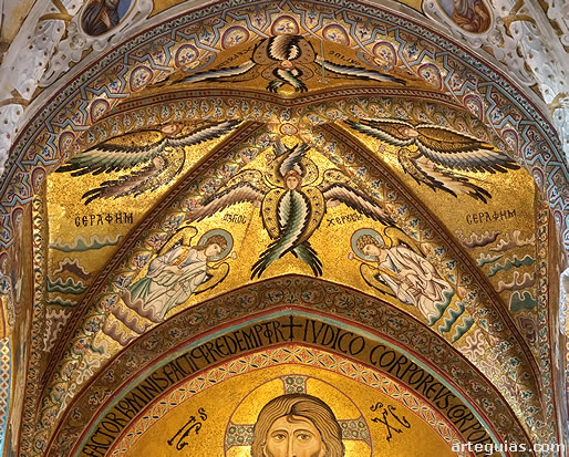 Mosaico con &aacute;ngeles y serafines en la zona presbiterial de la catedral de Cefal&uacute;