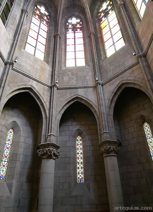 Interior del baptisterio neog&oacute;tico