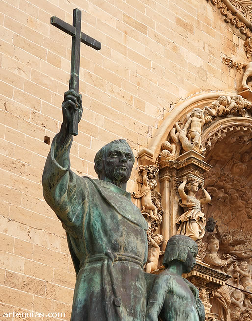 Estatua del fraile Franciscano Fray Junípero Serra