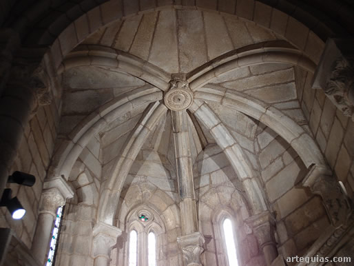 B&oacute;veda de crucer&iacute;a de uno de los &aacute;bsides laterales