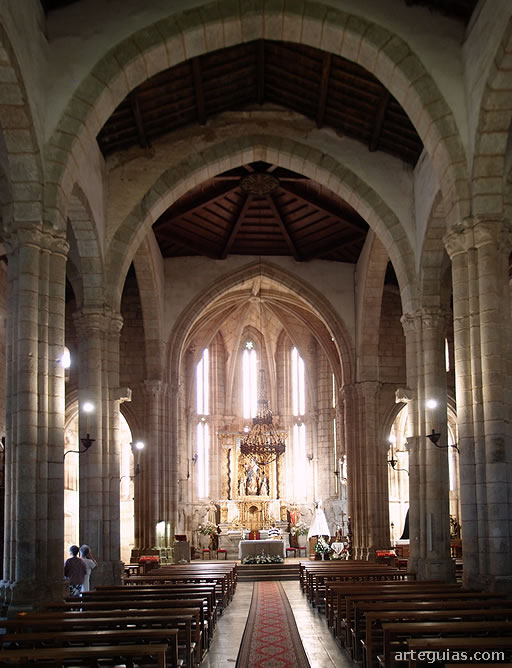 Navecentral y &aacute;bside principal de la iglesia del Convento de Santo Domingo de Ribadavia, Ourense
