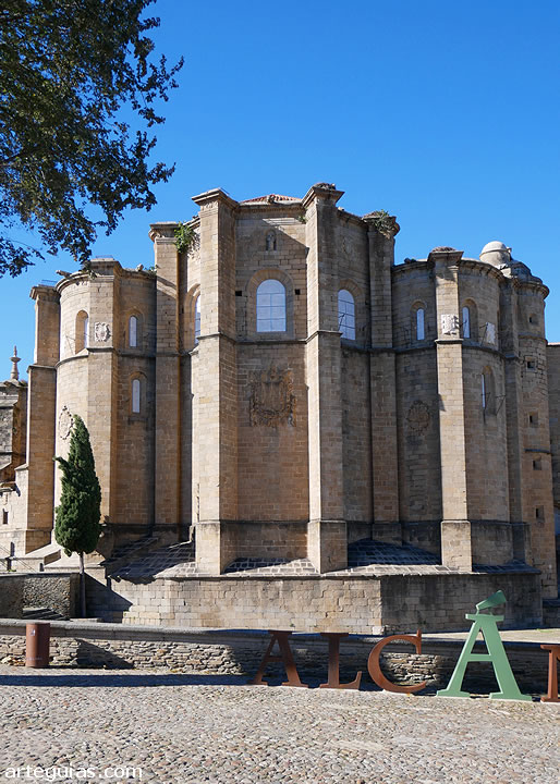 Cabecera de la iglesia. Conventual de San Benito de Alc&aacute;ntara