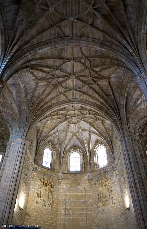 Conventual de San Benito de Alc&aacute;ntara: Interior del &aacute;bside principal de la iglesia