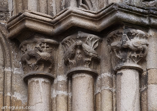 Puerta oeste: capiteles