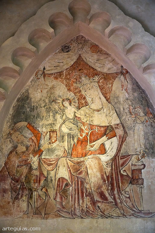 Pintura mural de la Capilla Dorada del Real MOnasterio con el pasaje de la Adoraci&oacute;n de los Magos