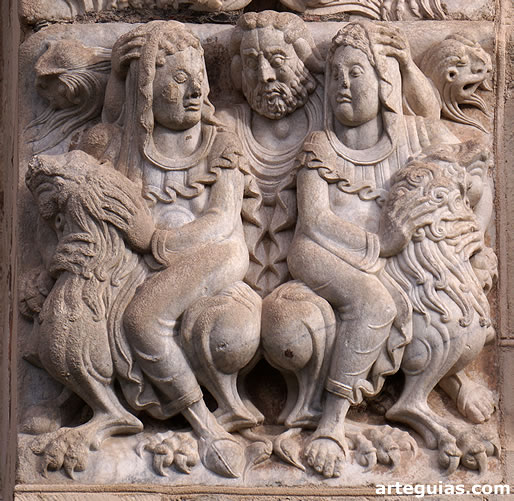 Relieve de una de las puertas de Saint-Sernin de Toulouse