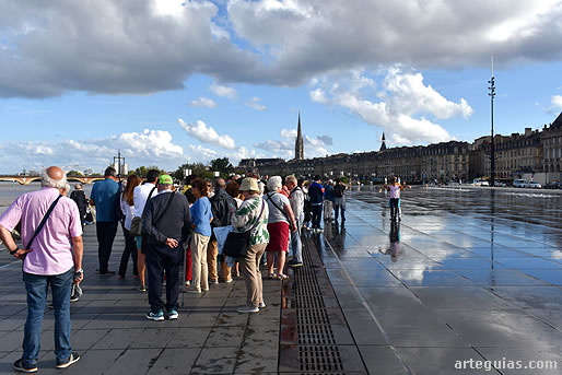 Plaza de la Bolsa con su "Miroir d'eau"